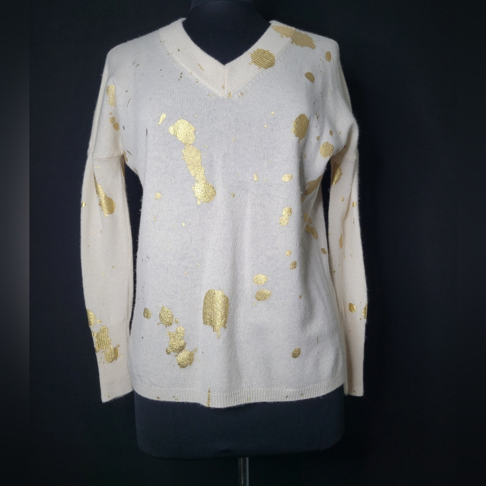 Brodie Fine Cashmere With Gold Splatter Detail V-Neck Sweater